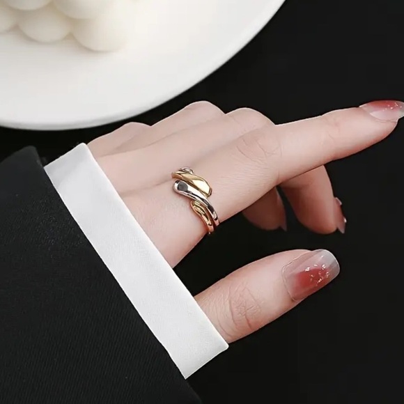 925 Sterling Silver 2.0g, Dual-Tone Twist Ring - NWT - Picture 6 of 7